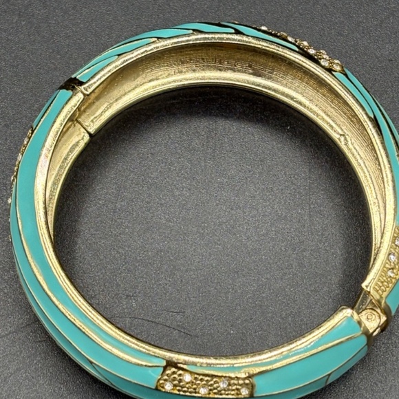 Turquoise blue enamel bangle bracelet - no makers mark - costume jewelry - Picture 5 of 5